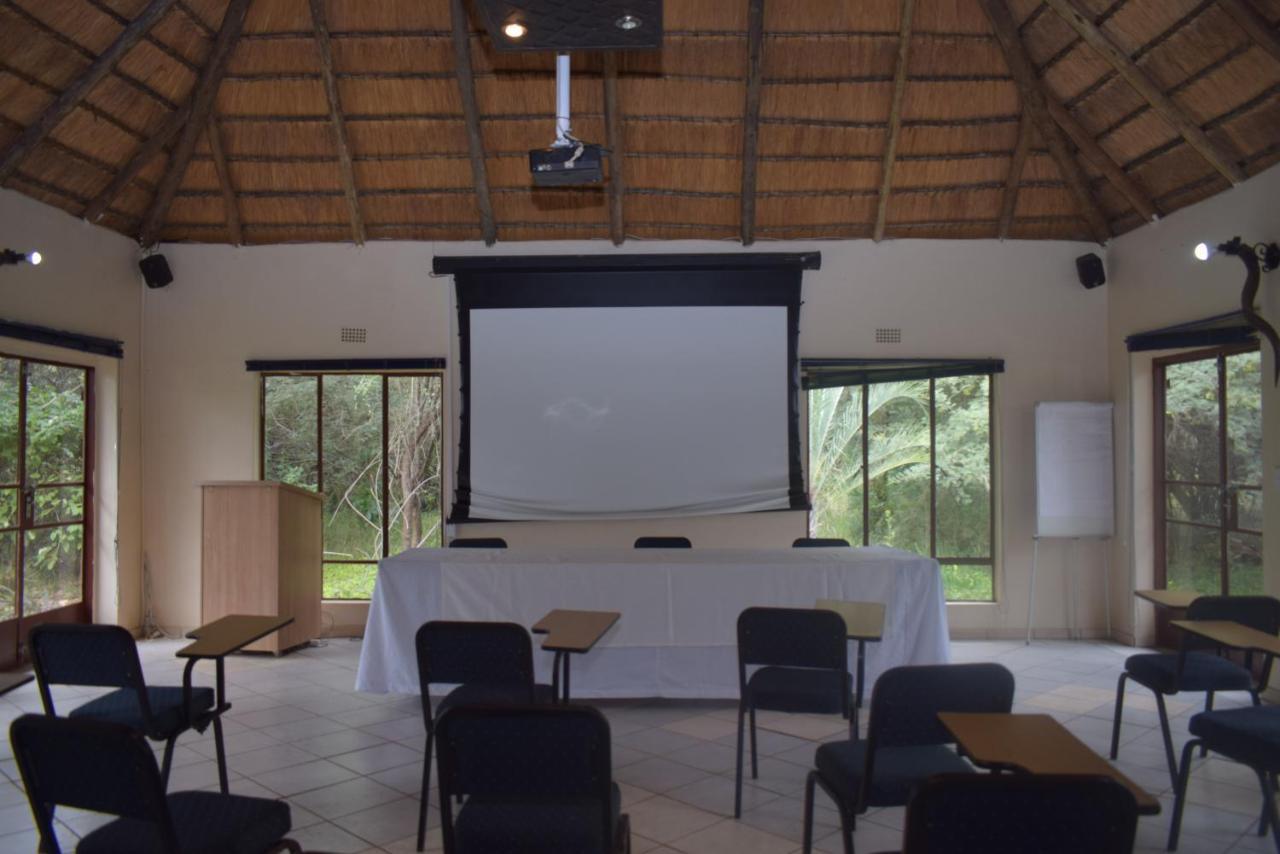 Copacopa Lodge And Conference Centre Punda Maria Bagian luar foto